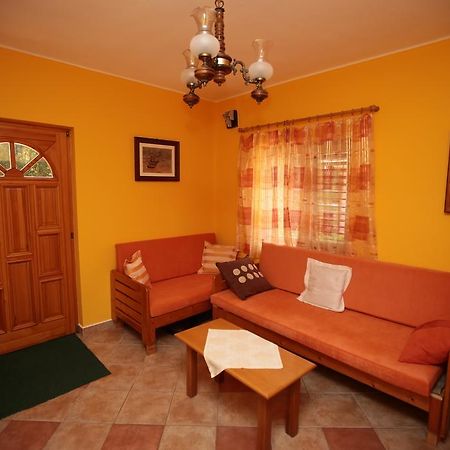 Lonci Apartman ザラカロシュ エクステリア 写真